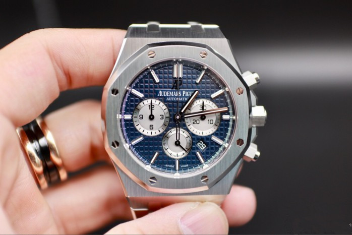 Steel cases Audemars Piguet fake watches are symbol of luxury sports watches.