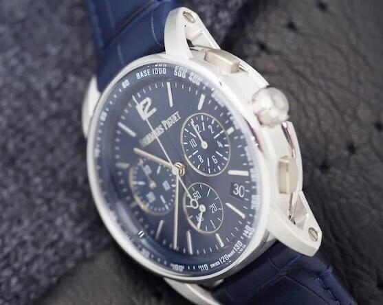 The distinctive timepiece makes this timepiece suitable for any occasion.