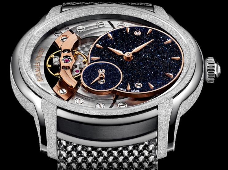 Swiss knock-off watches online show shiny luster.