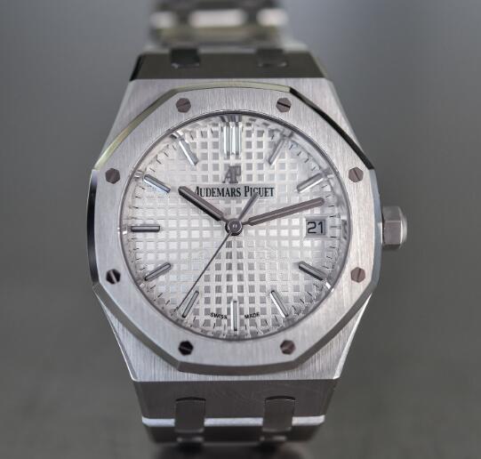 The classic model with silver dial is a good choice for men.